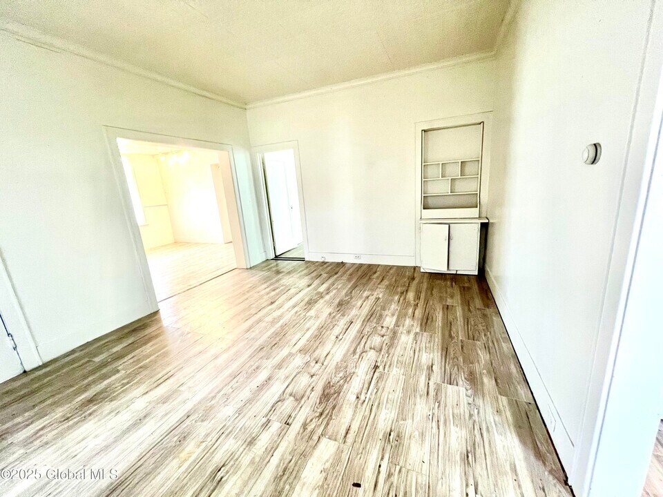 27 Milton Ave in Amsterdam, NY - Building Photo