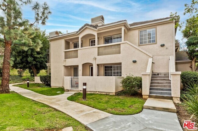 1055 Waltham Rd in Simi Valley, CA - Building Photo - Building Photo
