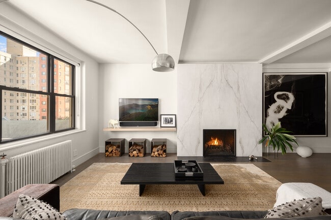 property at 140 E 28th St