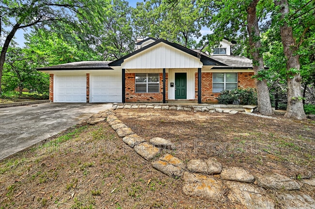 property at 105 E Ford St