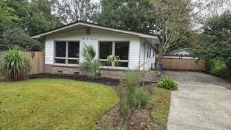 5226 Ashcroft Ave in North Charleston, SC - Building Photo