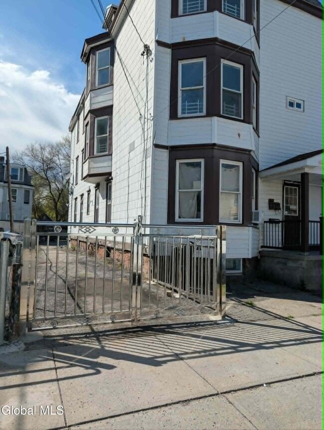 120 Degraff St in Schenectady, NY - Building Photo - Building Photo
