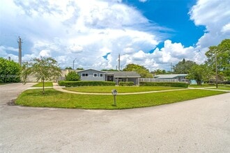 9091 SW 49th St in Cooper City, FL - Building Photo - Building Photo