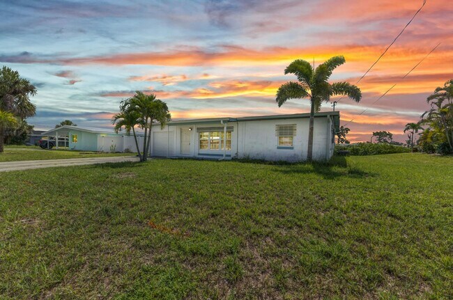 501 Palmetto Dr in Port Charlotte, FL - Building Photo - Building Photo