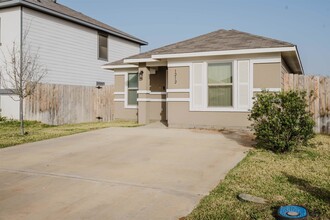 1212 Port Texas Dr in Laredo, TX - Building Photo - Building Photo