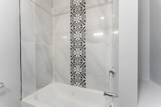 1622 W Beach Ave, Unit 2r in Chicago, IL - Building Photo - Building Photo