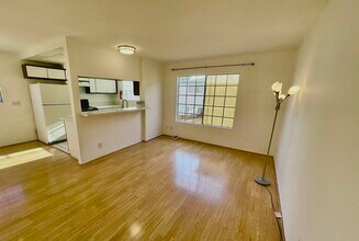 2456 Arizona Ave, Unit 4 in Santa Monica, CA - Building Photo - Building Photo