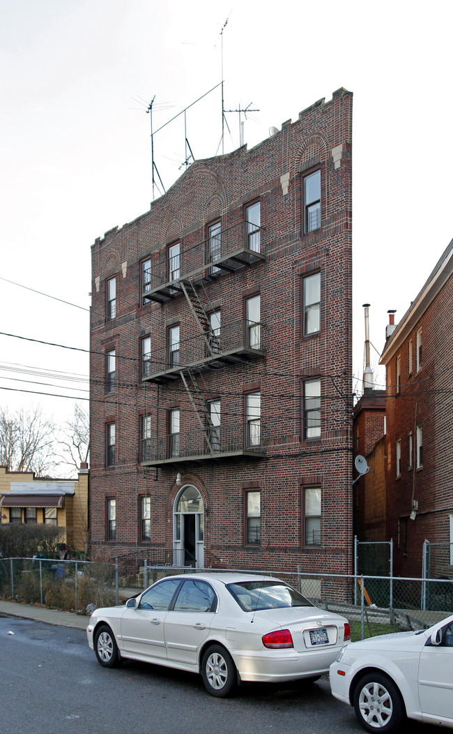 4524 Barnes Ave in Bronx, NY - Foto de edificio - Building Photo