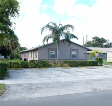 709 NW 7th Ter Apartamentos