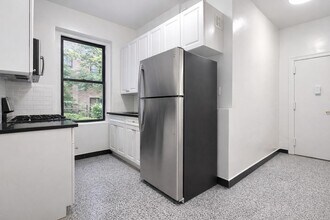 664 W 163rd St, Unit 6 in New York, NY - Foto de edificio - Building Photo