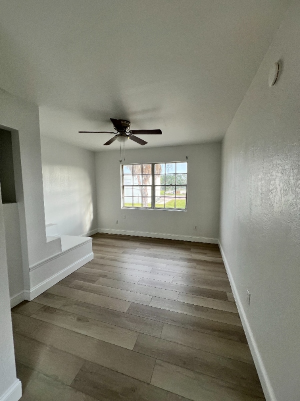 1225 E New Haven Ave in Melbourne, FL - Foto de edificio - Building Photo