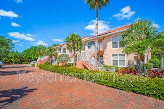 2055 Cascades Dr in Naples, FL - Building Photo - Building Photo