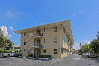 6250 Bird Rd in Miami, FL - Building Photo - Building Photo