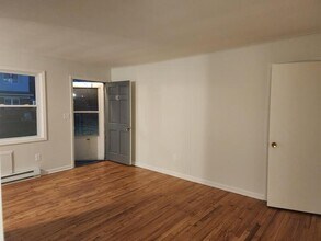 11 Alexander Dr in Hyde Park, NY - Building Photo - Building Photo