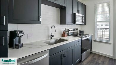 91 Jensen Dr, Unit 4303 in Houston, TX - Foto de edificio - Building Photo