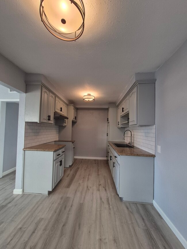 404 N Garfield Ave, Unit A in Montebello, CA - Building Photo - Building Photo