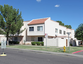 Por Hallcraft Villas West Apartments