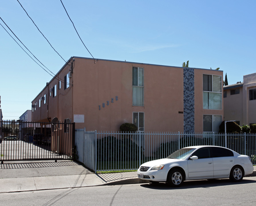 18326 Napa St in Northridge, CA - Building Photo