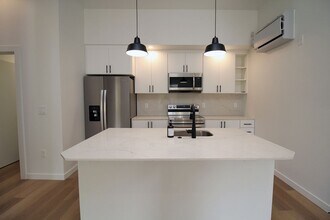 2516 NE Flanders St in Portland, OR - Building Photo - Building Photo