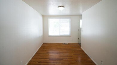 5558 S Somerset Way in Salt Lake City, UT - Building Photo - Building Photo