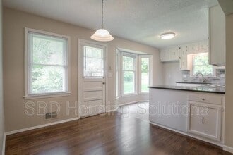 11917 Sycamore Ave in Grandview, MO - Building Photo - Building Photo