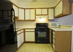 410 Summerwalk Cir in Chapel Hill, NC - Building Photo - Building Photo