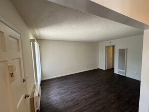 15622 Pasadena Ave, Unit 16 in Tustin, CA - Foto de edificio - Building Photo
