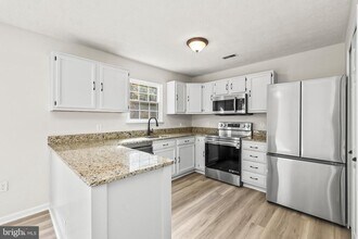 306 Kings Crest Dr in Stafford, VA - Building Photo - Building Photo