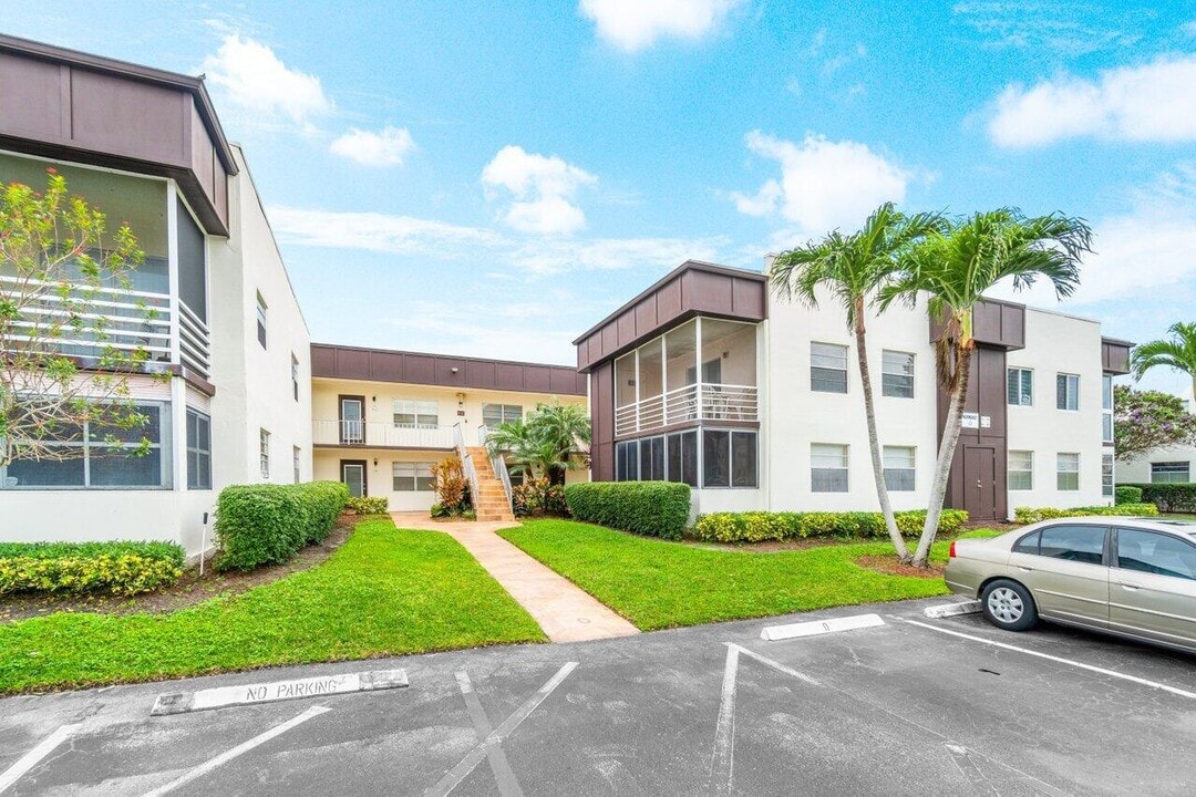 715 Normandy O in Delray Beach, FL - Building Photo