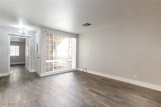 3673 Ian Thomas St in Las Vegas, NV - Building Photo - Building Photo