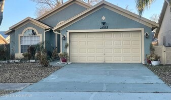 2555 Street Pauls Dr in Titusville, FL - Building Photo