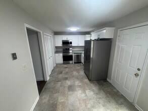 1306 Huntington Dr, Unit D in Murfreesboro, TN - Building Photo - Building Photo