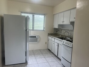 525 NE 150th St, Unit 3 in Miami, FL - Building Photo - Building Photo