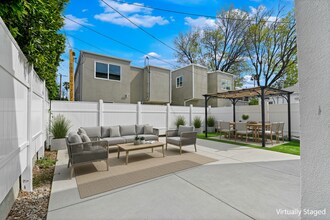 19033 Bassett St in Reseda, CA - Foto de edificio - Building Photo