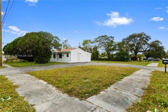 6200 Fletcher St in Hollywood, FL - Building Photo - Building Photo