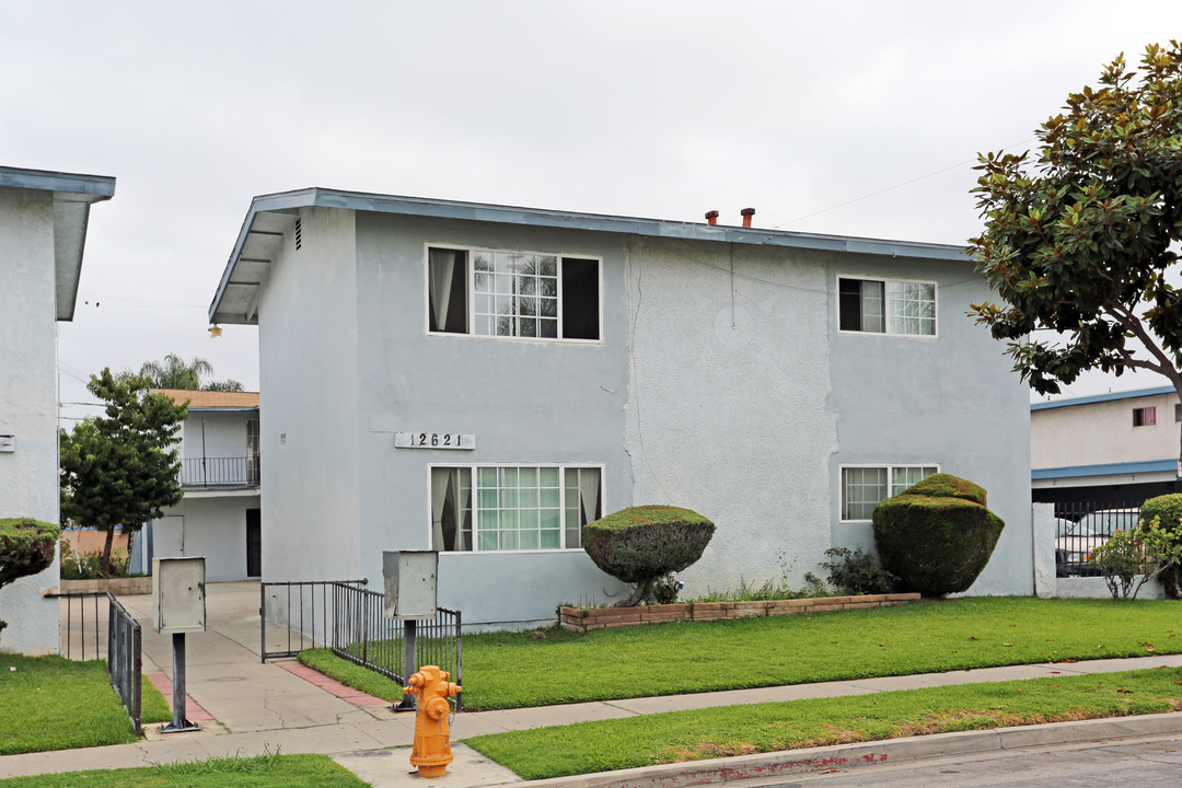 12621 Sunswept Ave in Garden Grove, CA - Foto de edificio