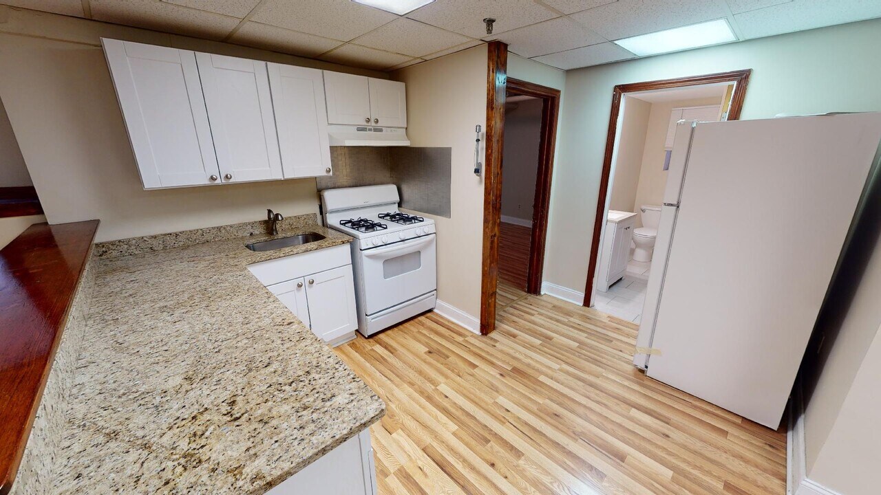 22 Harris St, Unit 1 in Brookline, MA - Foto de edificio