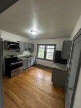 5223 W Wisconsin Ave, Unit Upper in Milwaukee, WI - Building Photo - Building Photo