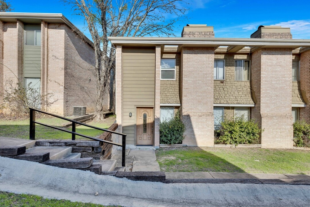 2705 Northeast Dr in Austin, TX - Building Photo