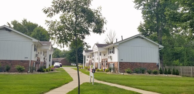 Willow Moor Townhouses I in Jefferson, OH - Building Photo - Building Photo