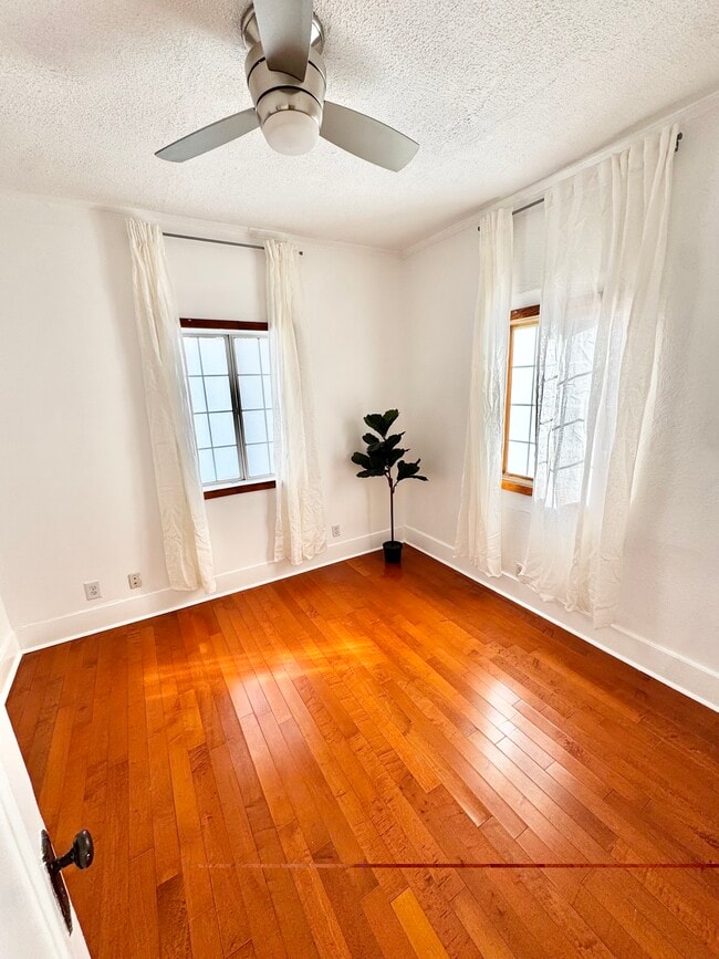 1758 Winona Blvd, Unit 3 in Los Angeles, CA - Building Photo - Building Photo