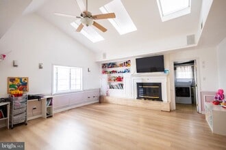 24 Rose Apple Rd in Levittown, PA - Building Photo - Building Photo