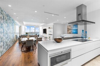 100 South Pointe Dr in Miami Beach, FL - Building Photo - Building Photo