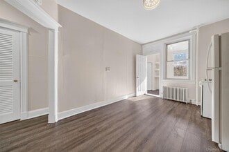 74 Oak St in Yonkers, NY - Foto de edificio - Building Photo