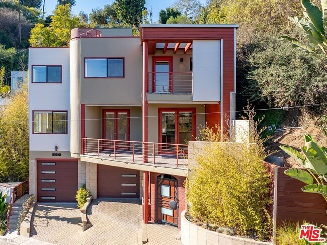 2222 Bancroft Ave in Los Angeles, CA - Building Photo - Building Photo