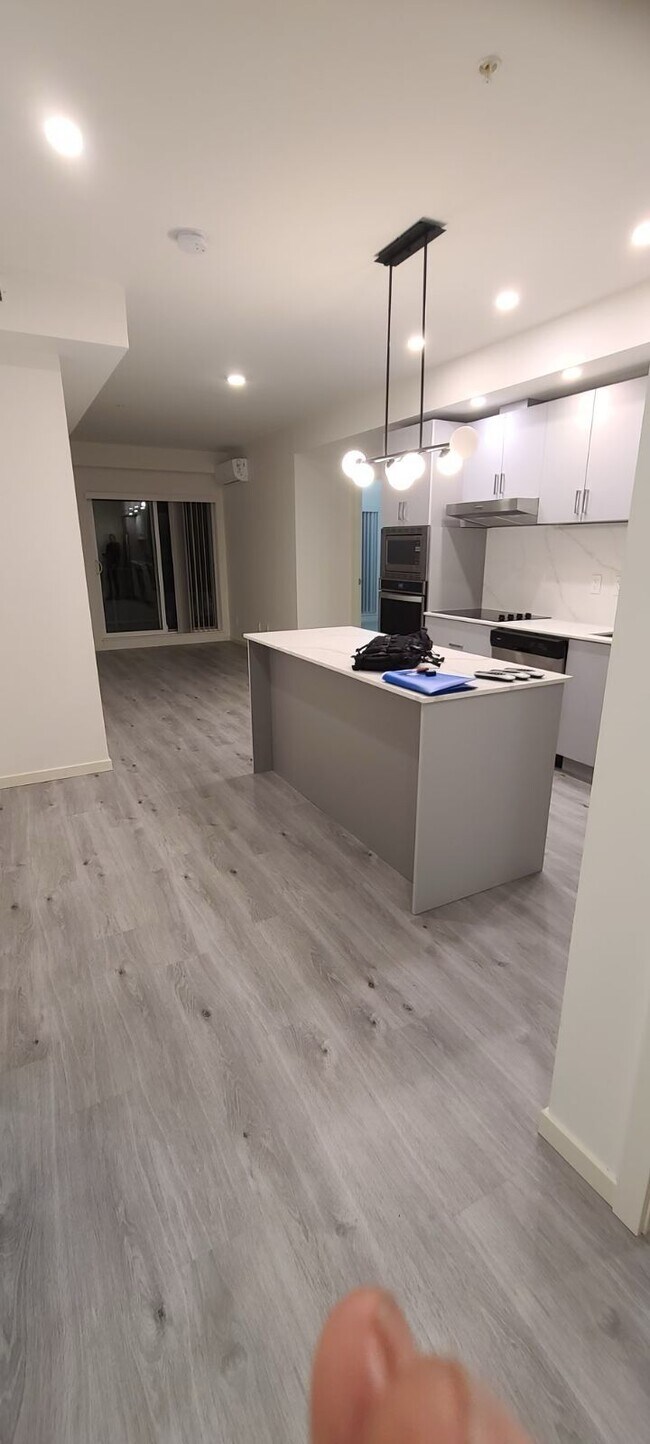 880 Saucier Av in Kelowna, BC - Building Photo - Building Photo