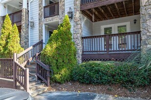 402 Madison Ln S E in Smyrna, GA - Building Photo