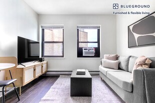 1400 N Lake Shore Dr in Chicago, IL - Building Photo