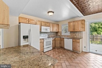 13 Pawleys Ct in Carney, MD - Building Photo - Building Photo