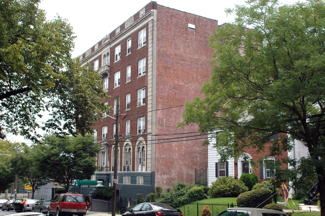 Aspen Temple Apartments in Newark, NJ - Building Photo